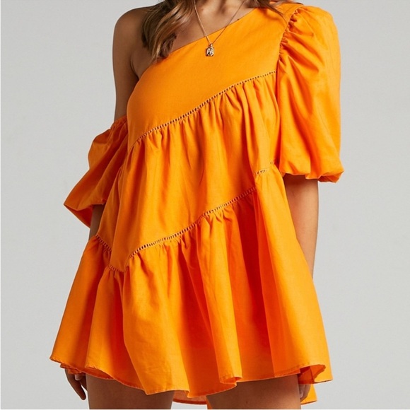 Showpo. Harleen Puff Sleeve Asymmetric Off the Shoulder Orange Mini Dress Sz 10 - Picture 2 of 5